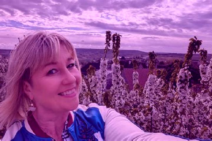 Victoria, 37 — Escort in Mareuil, France