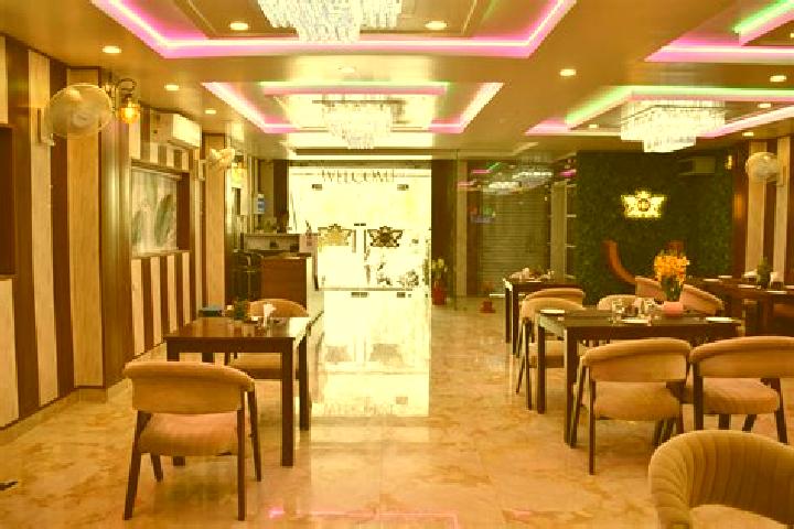 Victoria, 37 — Escort in Orai, India