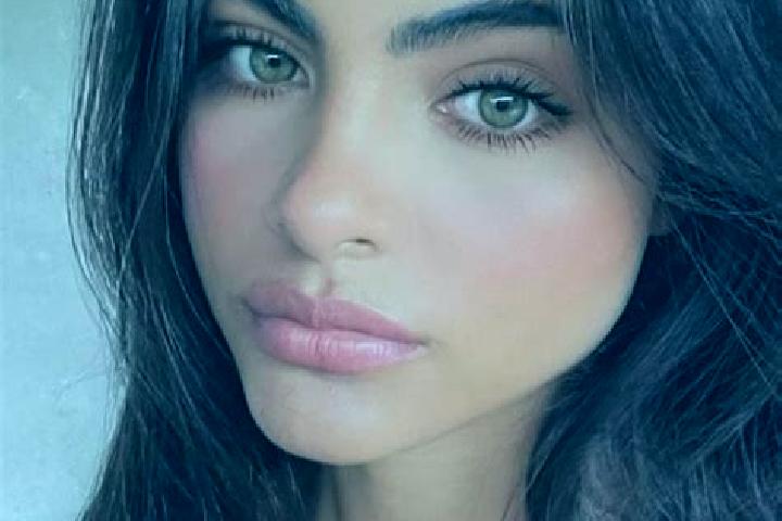 Victoria, 38, a auburn dark-eyed indian companion based in Mappilaiurani. Offering Prostate Massage, Erotic Massage, OWO, Girlfriend Experience. Available fo...