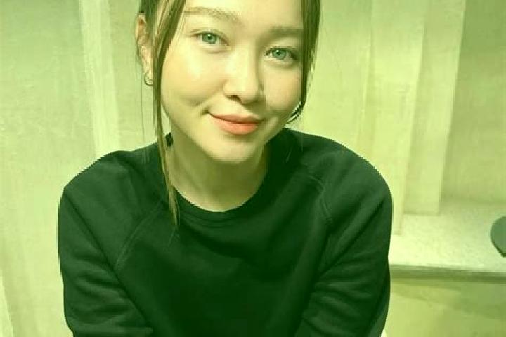 Victoria, 38, a chestnut blue-eyed asian companion based in Cadboro Bay. Offering A-Level, BDSM, Tantra, Striptease. Available for incall and outcall, day an...