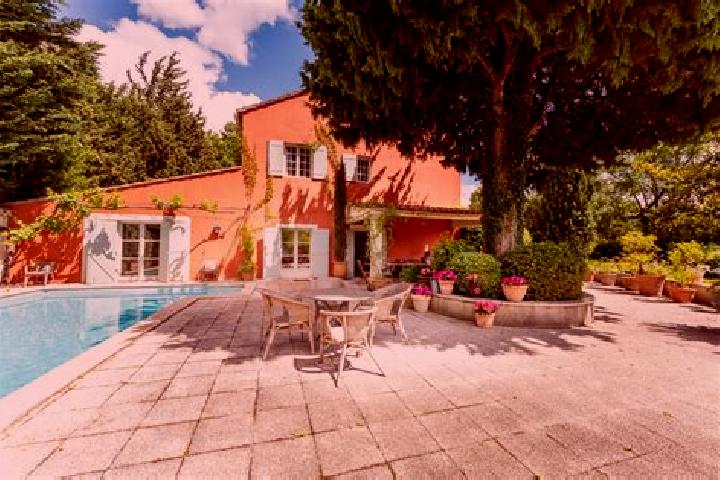 Victoria, 39 — Escort in Maillane, France