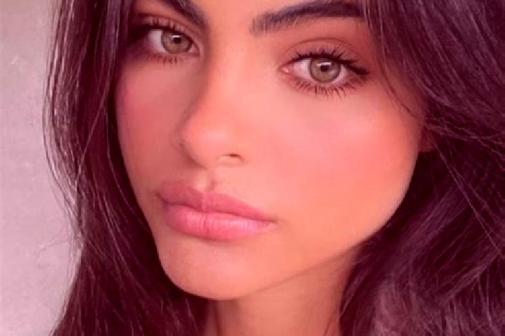 Violet, 20, a black green-eyed caucasian companion based in Karojba. Offering 69, Dinner Date, CIM. Available for incall and outcall, day and evening dates.
