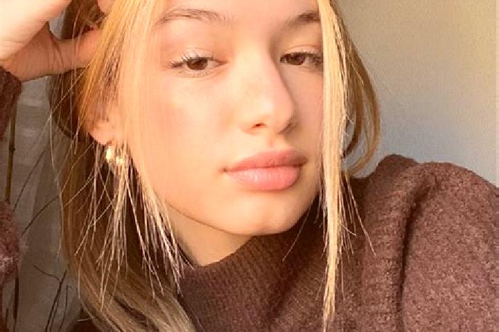 Violet, 20, a blonde brown-eyed mixed companion based in Sahabo. Offering OWO, 69. Available for incall and outcall, day and evening dates.