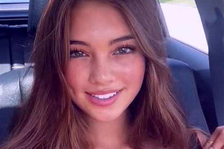 Violet, 20, a brunette grey-eyed mixed companion based in Molinos. Offering Striptease, A-Level, CIM. Available for incall and outcall, day and evening dates.
