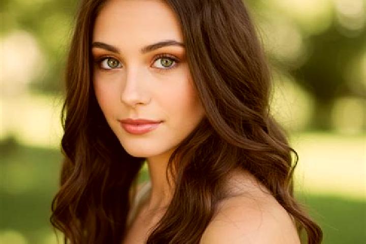 Violet, 20, a brunette hazel-eyed european companion based in Cecelice. Offering Dinner Date, A-Level, Roleplay, Erotic Massage. Available for incall and out...