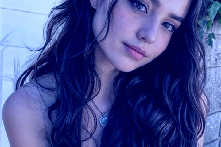 Violet, 20, a brunette hazel-eyed latina companion based in Zhangdian. Offering Fetish, CIM, Roleplay, Duos. Available for incall and outcall, overnight book...