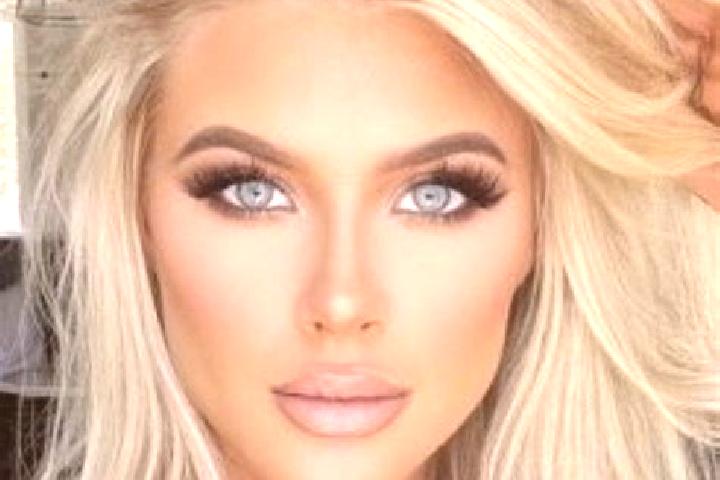 Violet, 20, a platinum blonde amber-eyed latina companion based in Lupoaia. Offering Duos, Couples, Fetish. Available for incall and outcall, day and evening...