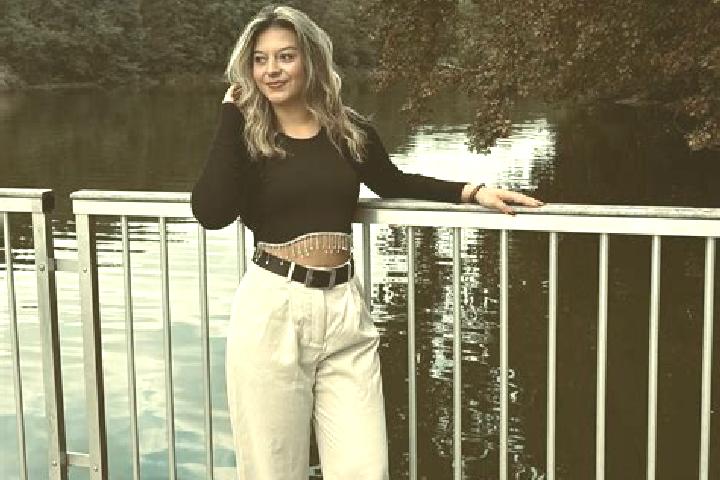 Violet, 20 — Escort in Alsoujlak, Hungary