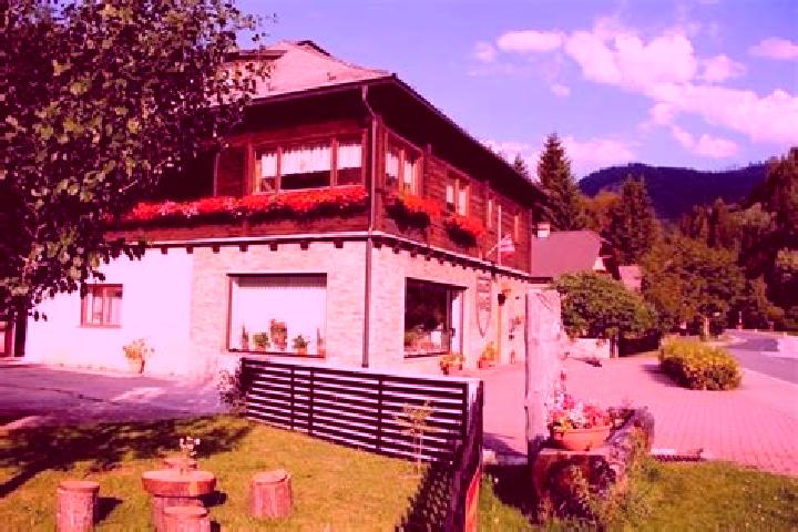 Violet, 20 — Escort in Ramingstein, Austria