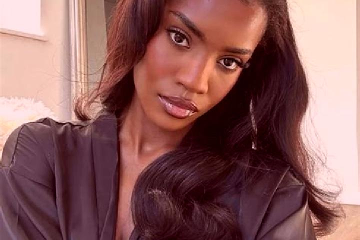 Violet, 20 — Escort in Rayne, United Kingdom