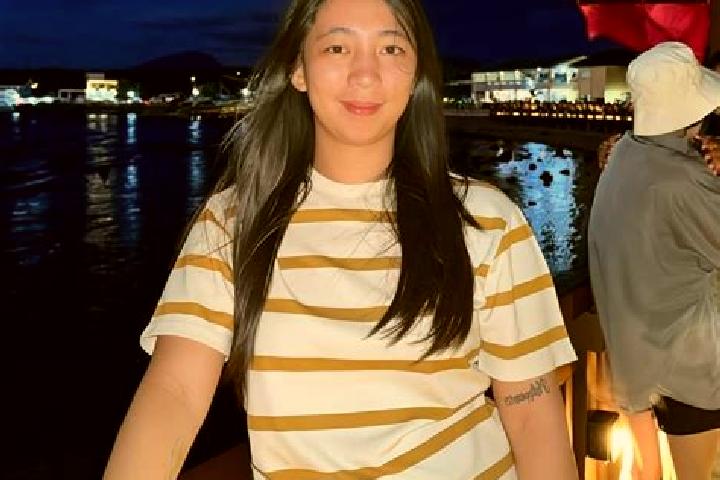 Violet, 20 — Escort in Solsona, Philippines