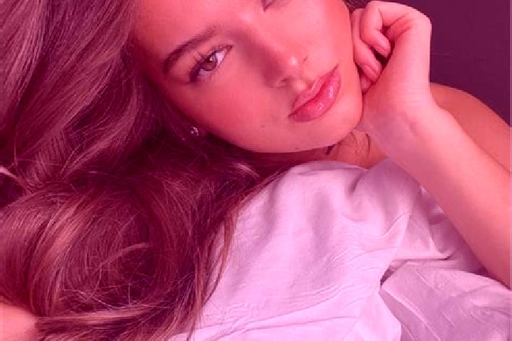 Violet, 21, a brunette hazel-eyed ebony companion based in Calvagese della Riviera. Offering OWO, Duos, Striptease. Available for incall and outcall, overnig...