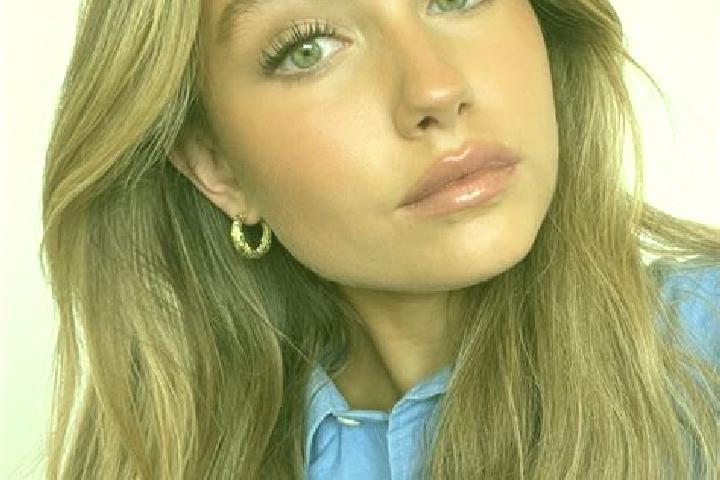 Violet, 21, a dark blonde green-eyed mixed companion based in Patos de Minas. Offering Prostate Massage, Overnight, Deep French Kissing, 69. Available for in...
