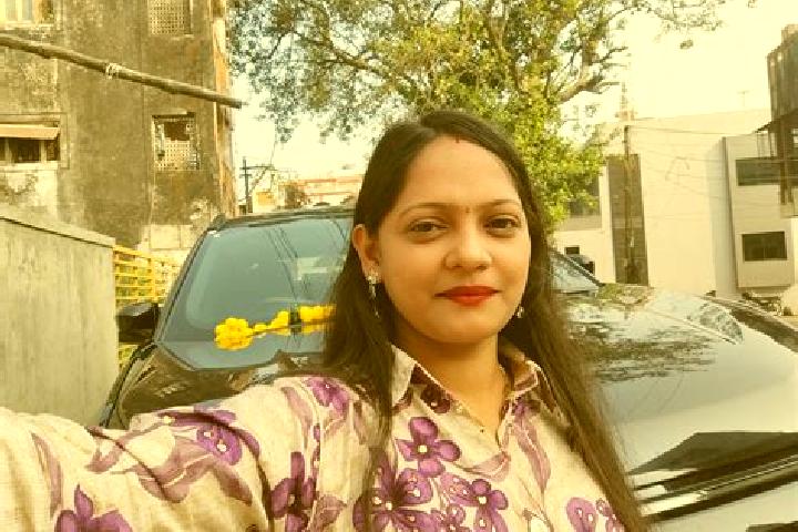 Violet, 21 — Escort in Chikhli, India