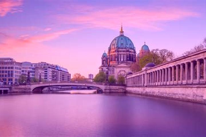 Violet, 21 — Escort in Lampaden, Germany