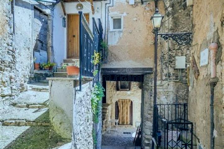 Violet, 21 — Escort in Poggio Moiano, Italy