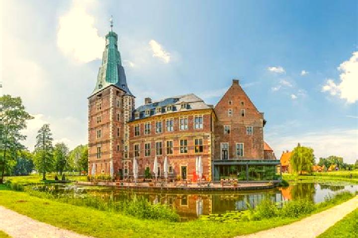 Violet, 21 — Escort in Wipperfuerth, Germany