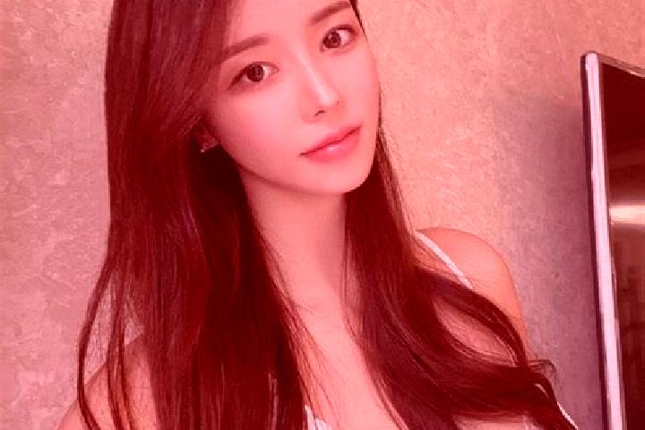 Violet, 21 — Escort in Yushugou, China