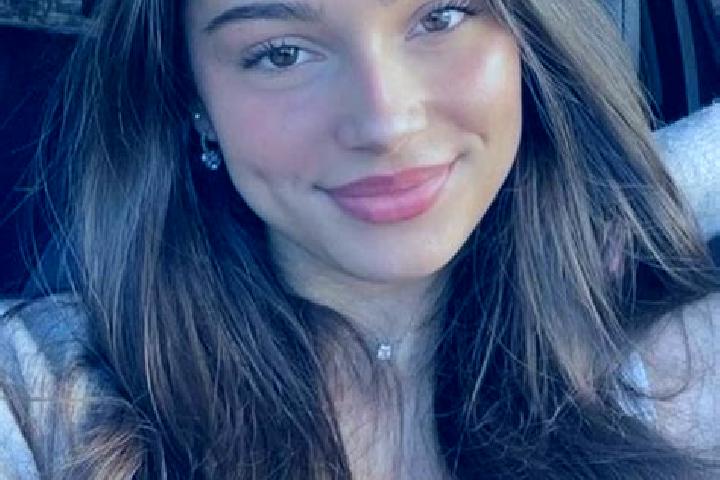 Violet, 22, a brunette hazel-eyed european companion based in Vetrisoaia. Offering Travel Companion, Party Girl, Duos, Couples. Available for incall and outc...