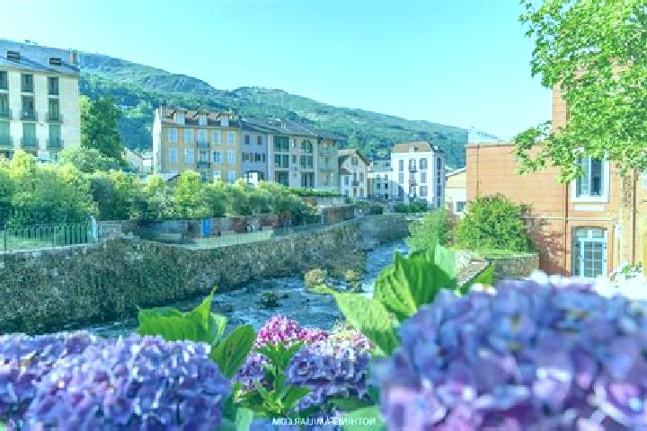 Violet, 22 — Escort in Cransac-les-Thermes, France