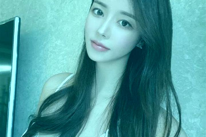 Violet, 22 — Escort in Jiuchao, China