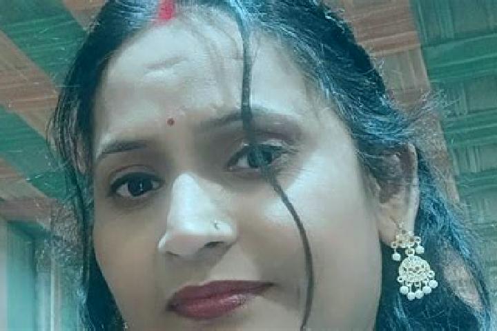 Violet, 22 — Escort in Pinahat, India