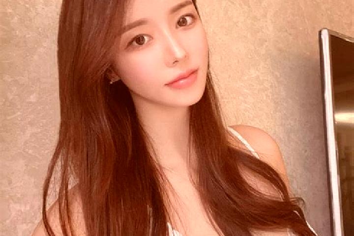Violet, 22 — Escort in Sanlifan, China