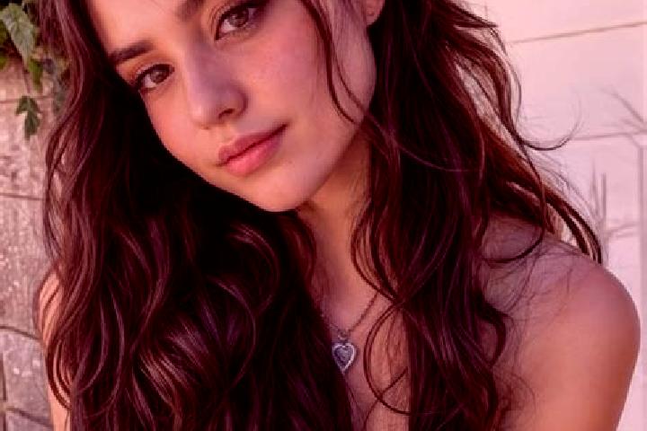 Violet, 23, a auburn hazel-eyed caucasian companion based in Laakdal. Offering Duos, A-Level, Dinner Date, OWO. Available for incall and outcall, overnight b...