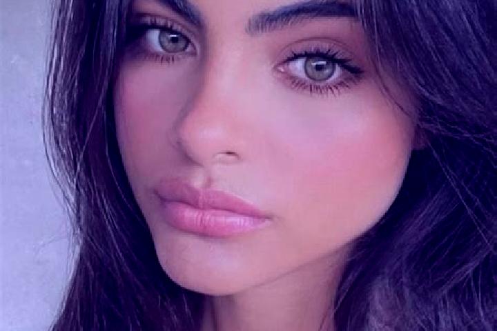 Violet, 23, a black green-eyed caucasian companion based in Mexpan. Offering 69, CIM, Roleplay. Available for incall and outcall, day and evening dates.