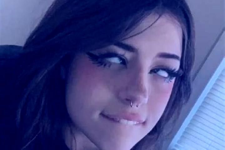 Violet, 23, a black grey-eyed european companion based in Glenelg. Offering A-Level, OWO. Available for incall and outcall, overnight bookings available.