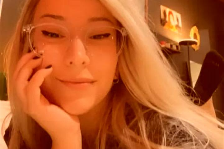 Violet, 23, a blonde amber-eyed caucasian companion based in Villelaure. Offering Travel Companion, Overnight, OWO, BDSM, Deep French Kissing. Available for ...