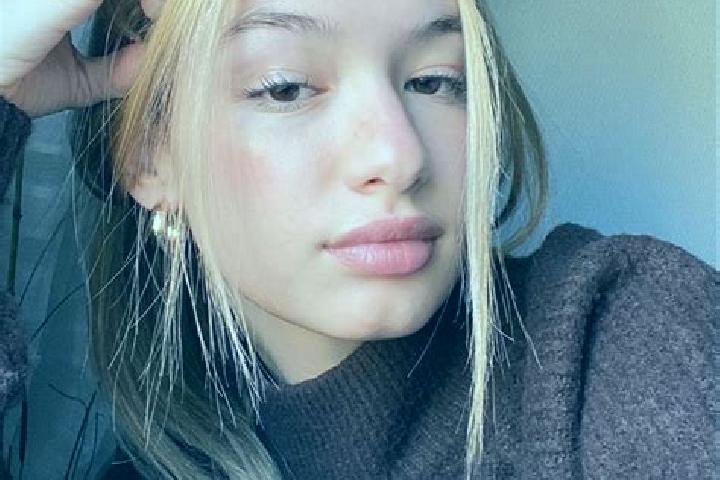 Violet, 23, a blonde brown-eyed asian companion based in Bacalan. Offering Party Girl, Deep French Kissing, Overnight. Available for incall and outcall, day ...