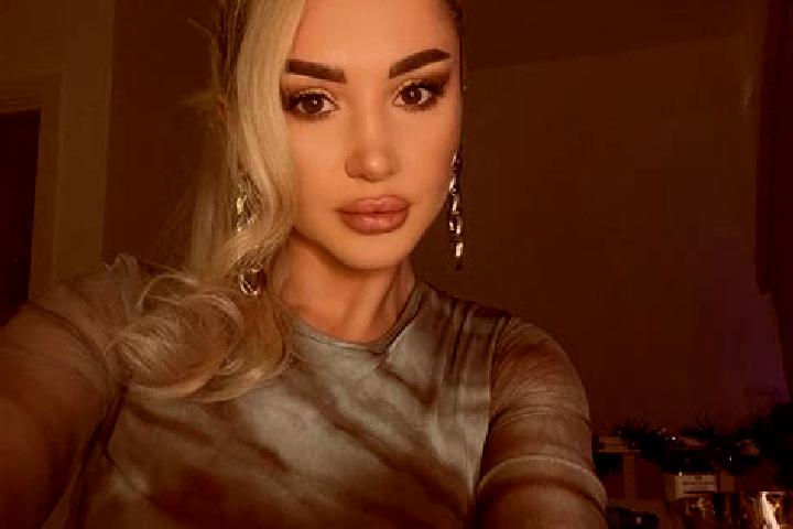 Violet, 23, a blonde brown-eyed indian companion based in Nova Siri. Offering Travel Companion, Couples, Fetish, Overnight. Available for incall and outcall,...