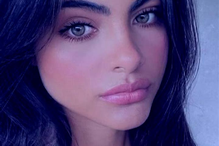 Violet, 23, a brunette green-eyed mediterranean companion based in Montmedy. Offering Duos, CIM, 69. Available for incall and outcall, day and evening dates.