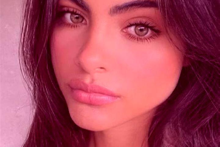 Violet, 23, a brunette green-eyed middle eastern companion based in Candelario. Offering 69, Massage, Couples. Available for incall and outcall, overnight bo...