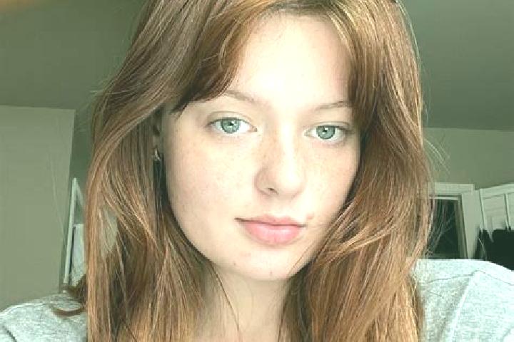 Violet, 23, a chestnut blue-eyed ebony companion based in Saguipleu. Offering A-Level, OWO, CIM. Available for incall and outcall, day and evening dates.