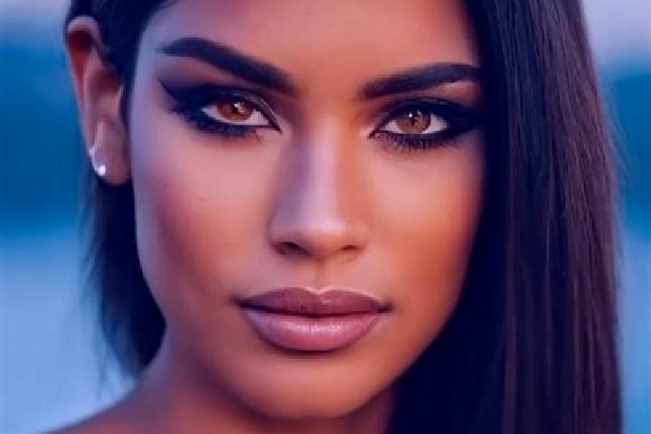 Violet, 23, a red amber-eyed latina companion based in Lagoa. Offering Prostate Massage, Massage, Travel Companion, BDSM, GFE. Available for incall and outca...