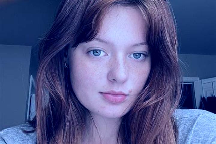 Violet, 23, a red grey-eyed european companion based in Qumaym. Offering 69, A-Level, Overnight, Couples. Available for incall and outcall, day and evening d...