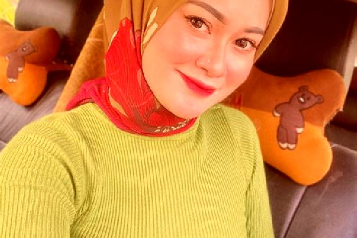 Violet, 23 — Escort in Banjar Kayangan, Indonesia