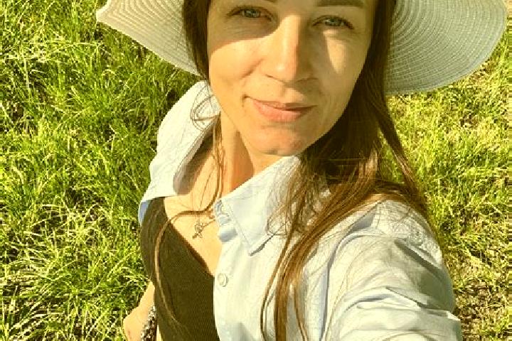 Violet, 23 — Escort in Codreni, Romania