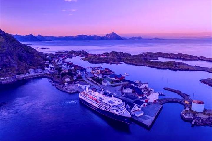 Violet, 23 — Escort in Fosnavag, Norway