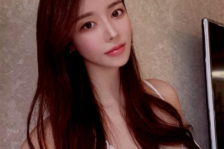 Violet, 23 — Escort in Huazhaizi, China