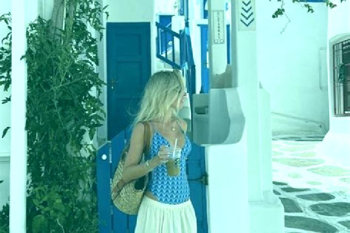 Violet, 23 — Escort in Oreoi, Greece