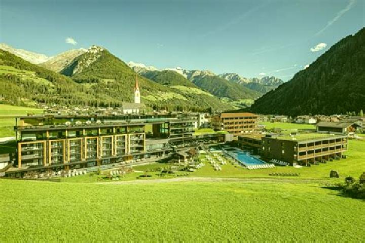 Violet, 23 — Escort in Valle Aurina - Ahrntal, Italy