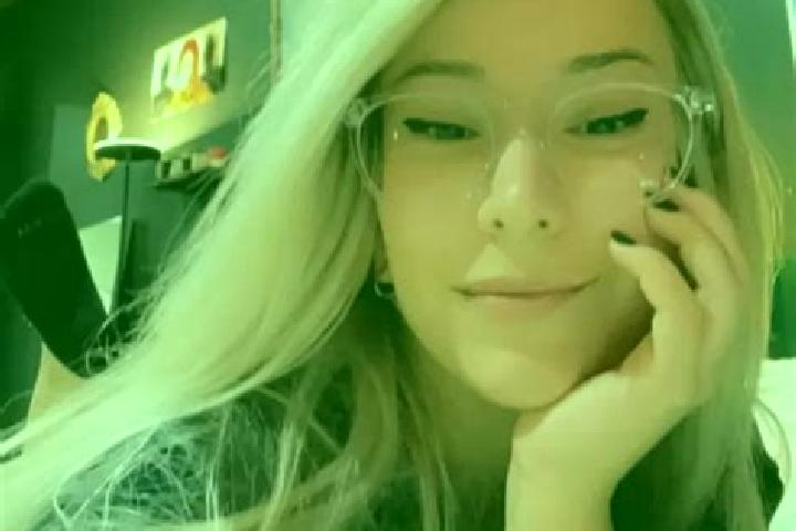 Violet, 24, a blonde dark-eyed indian companion based in Sheffield Lake. Offering BDSM, Party Girl. Available for incall and outcall, day and evening dates.