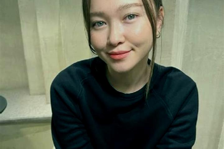 Violet, 24, a red blue-eyed asian companion based in Vila Prudente. Offering Party Girl, OWO, Dinner Date. Available for incall and outcall, overnight bookin...