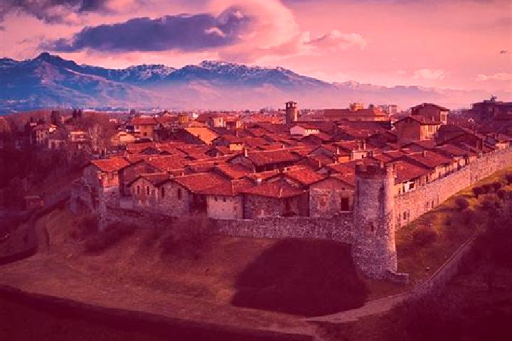 Violet, 24 — Escort in Candelo, Italy
