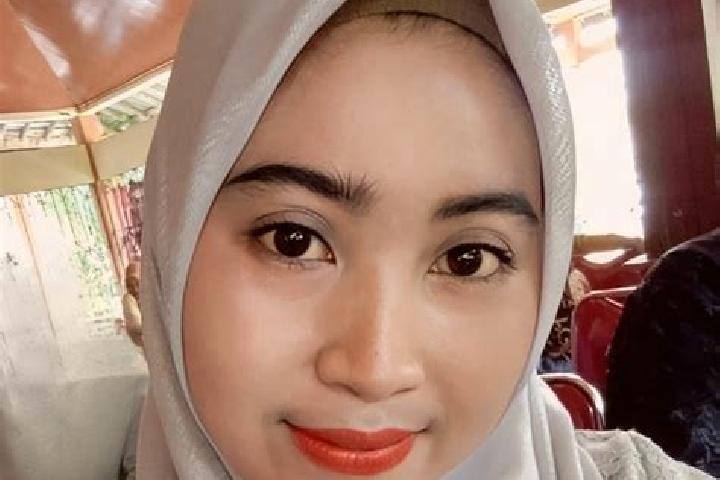 Violet, 24 — Escort in Godong, Indonesia
