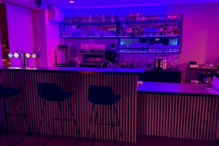 Violet, 24 — Escort in Taponnat, France