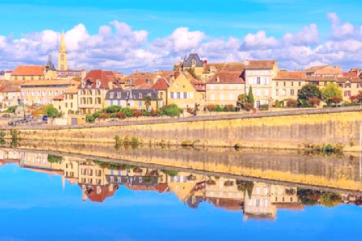 Violet, 24 — Escort in Tremolat, France